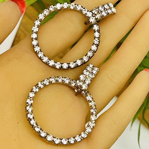 Huge Vintage Rhinestone Earrings Runway Diva Sparkling Fancy Drop Silver 1192 - Picture 1 of 9